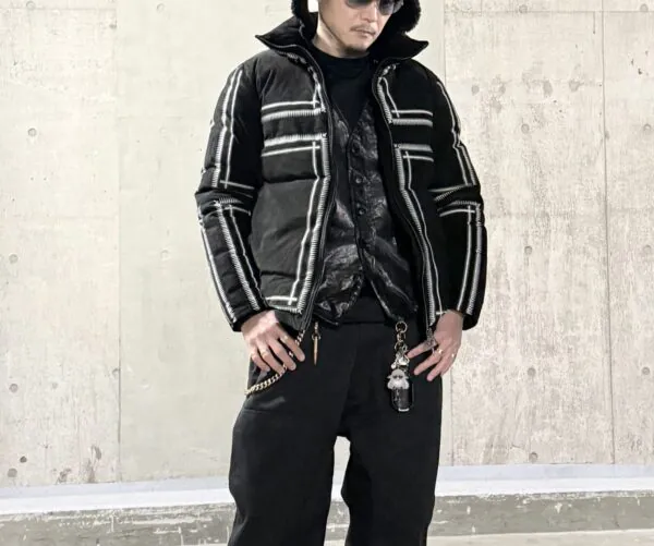 真冬でも暖かく、レザーをレイヤードする