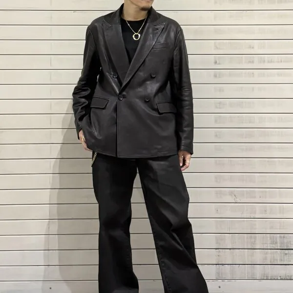 モード系ジャケットをレザーで