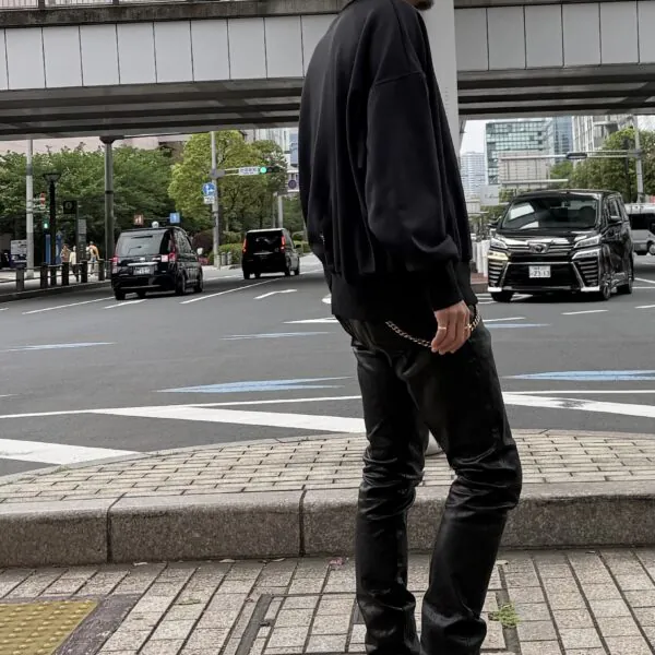 ハットとスウェットとレザー