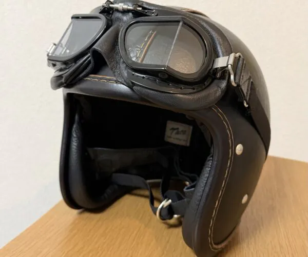 レザーヘルメットで唯一無二のヘルメットに
