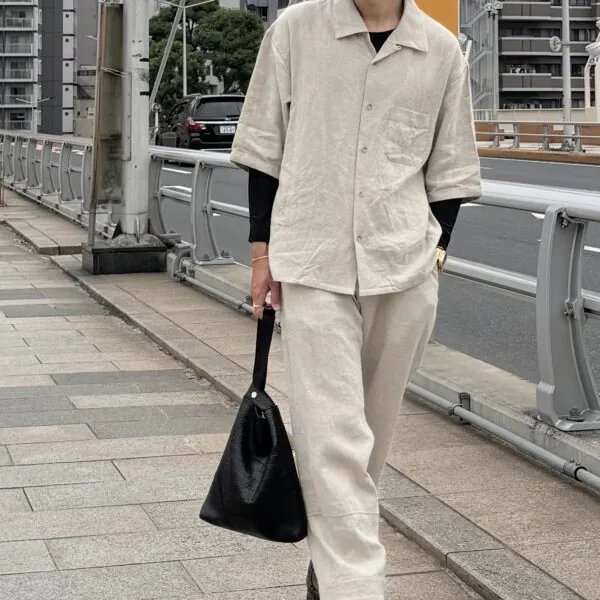 夏らしい装いで風合いを楽しむ